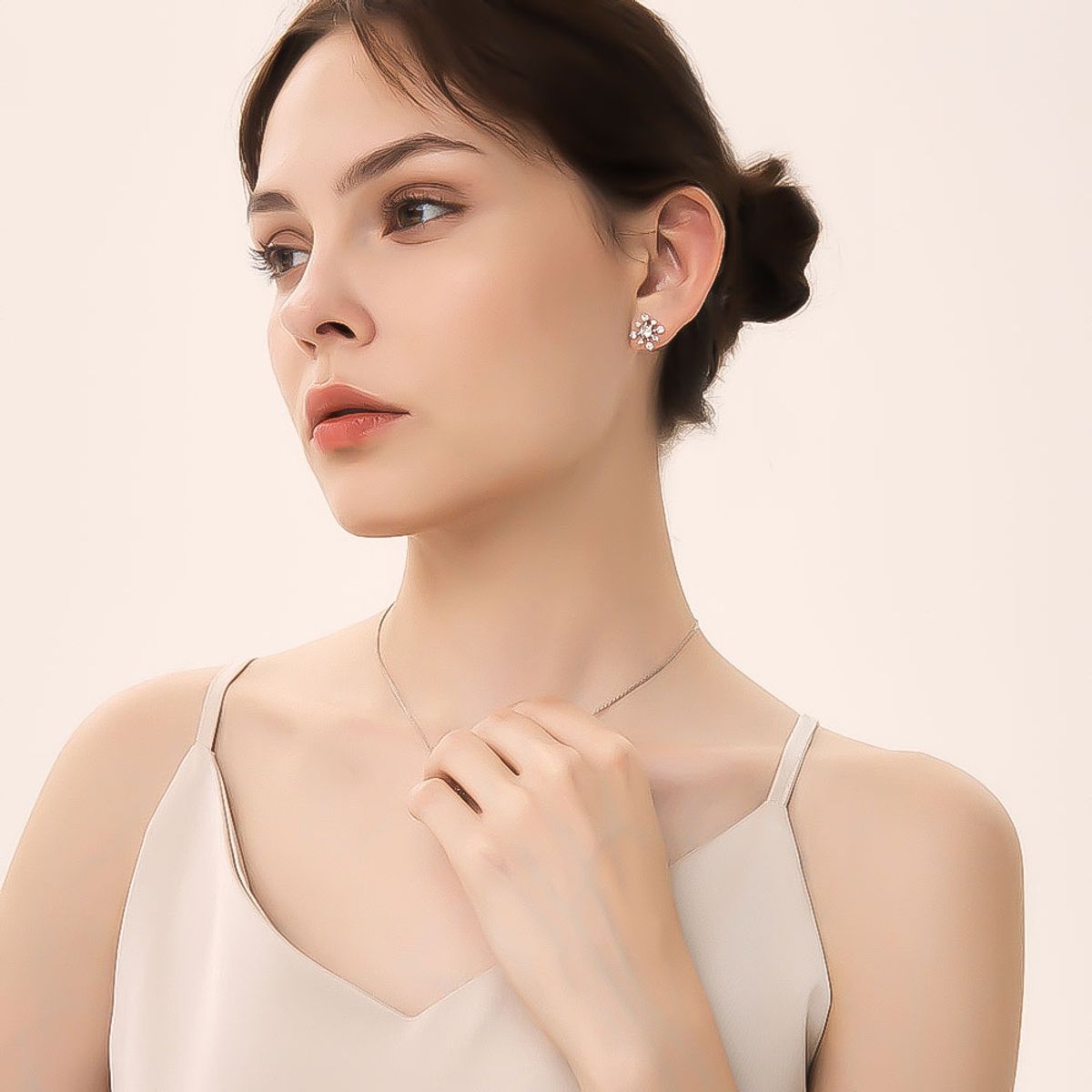웨스트아일랜드(WESTISLAND) 스와로브스키 크리스탈 슬릿 귀걸이_WI9071121