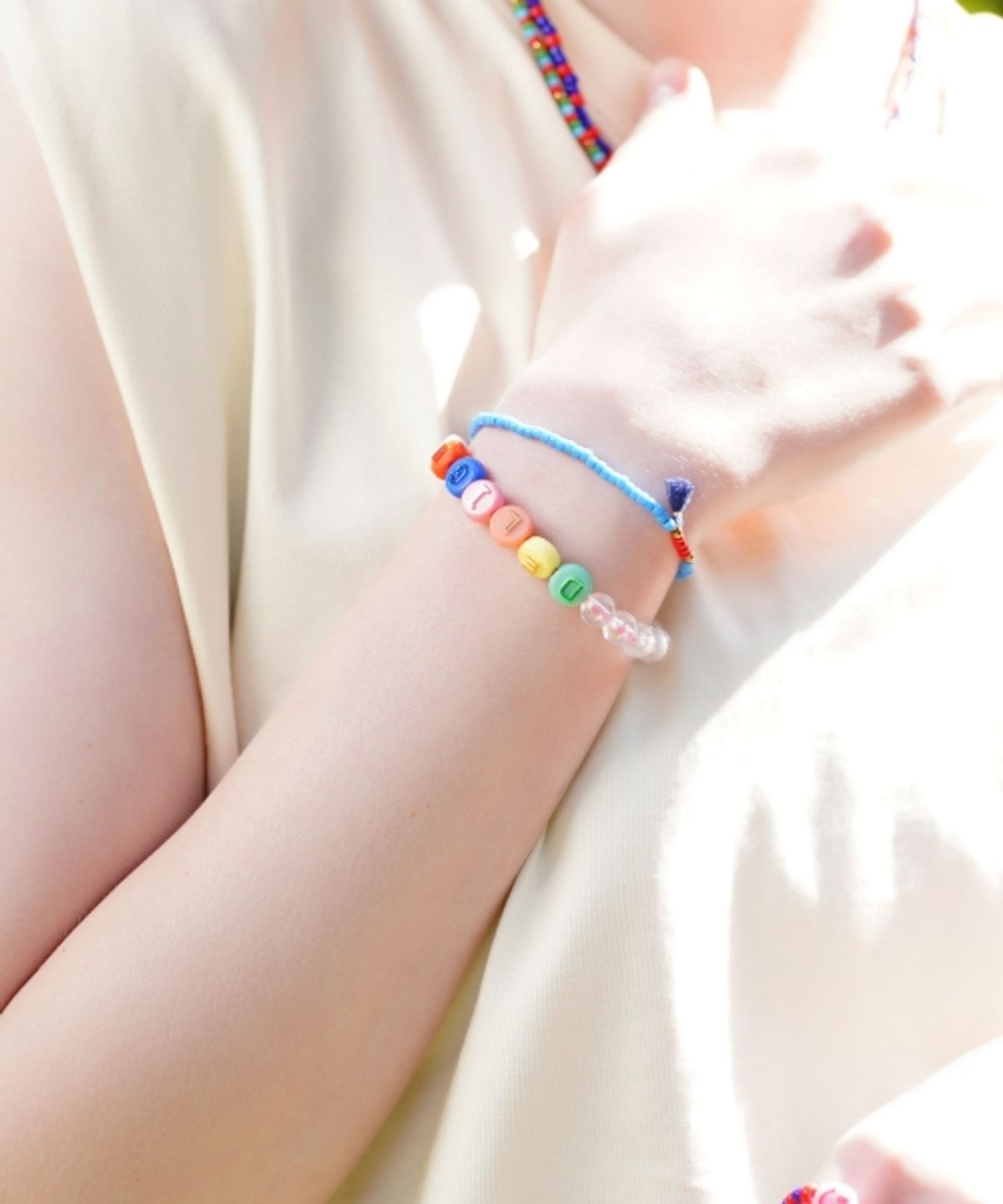 봉보(BONBEAU) Candy color ball initial acrylic Bracelet 컬러 이니셜 투명볼 믹스 아크릴 팔찌