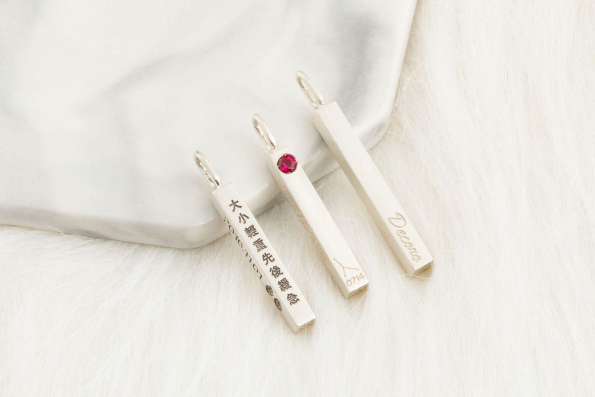 종로공장(JONGNOGONGJANG) 실버 925 이니셜 각인 스틱 체인 목걸이 (Silver Initial lettering Stick necklace)