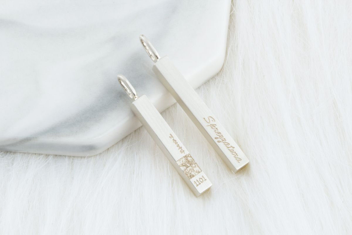 종로공장(JONGNOGONGJANG) 실버 925 이니셜 각인 스틱 체인 목걸이 (Silver Initial lettering Stick necklace)