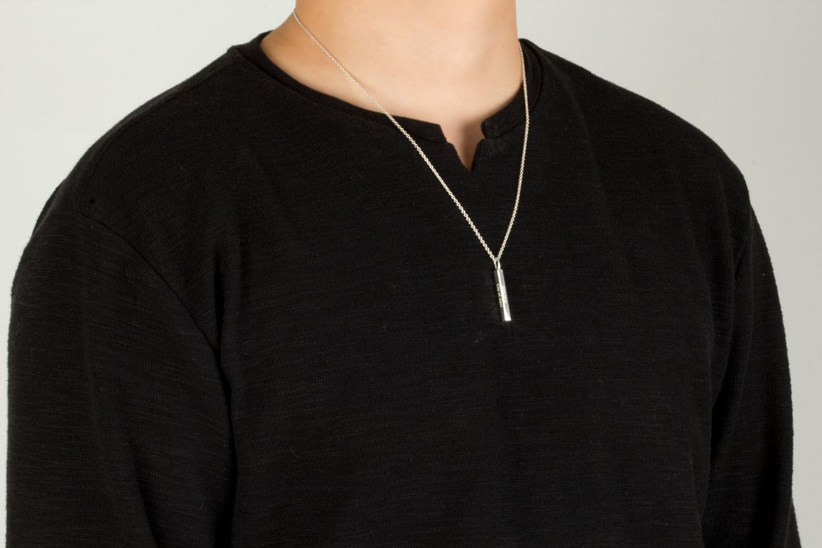 종로공장(JONGNOGONGJANG) 실버 925 이니셜 각인 스틱 체인 목걸이 (Silver Initial lettering Stick necklace)
