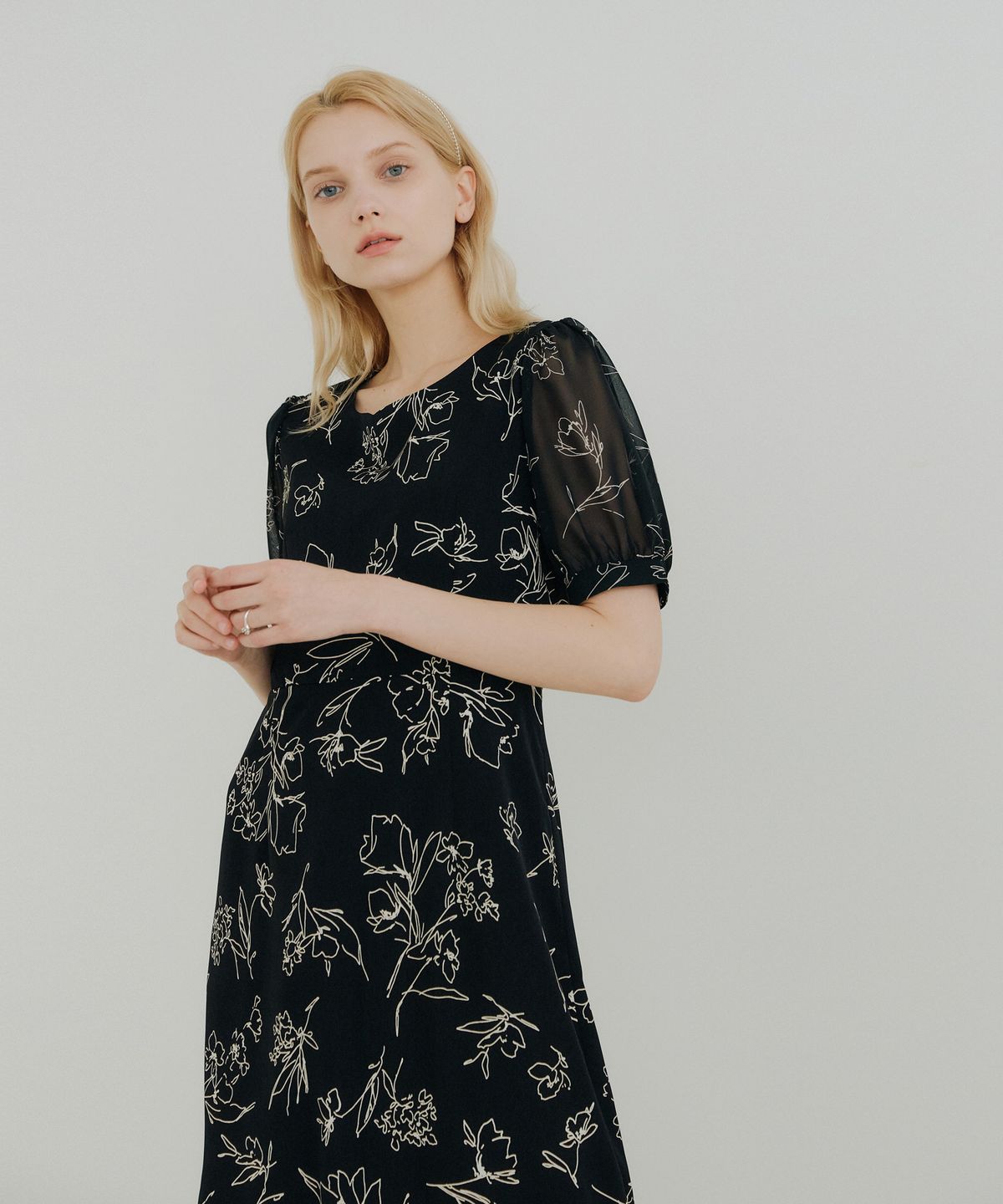 엽페(YUPPE) PUFF LINE ONEPIECE_BLACK