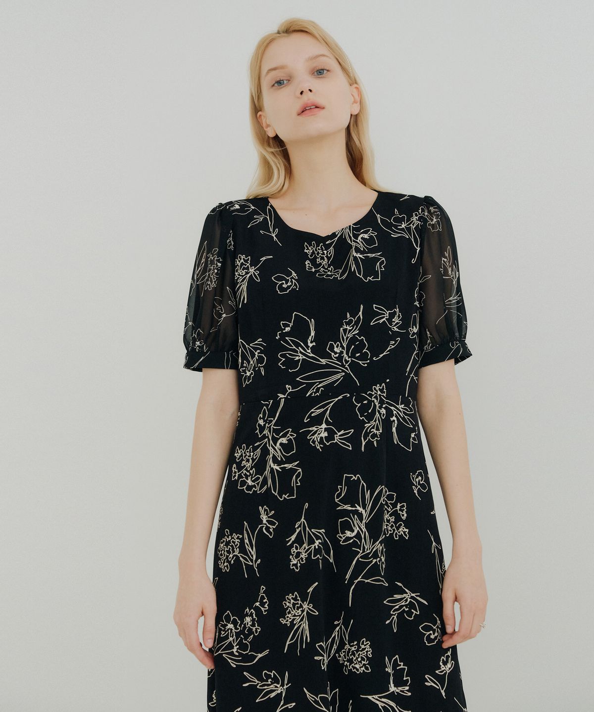 엽페(YUPPE) PUFF LINE ONEPIECE_BLACK