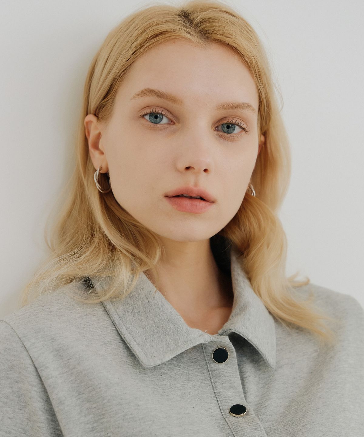 엽페(YUPPE) COLLAR POINT T-SHIRT_GRAY
