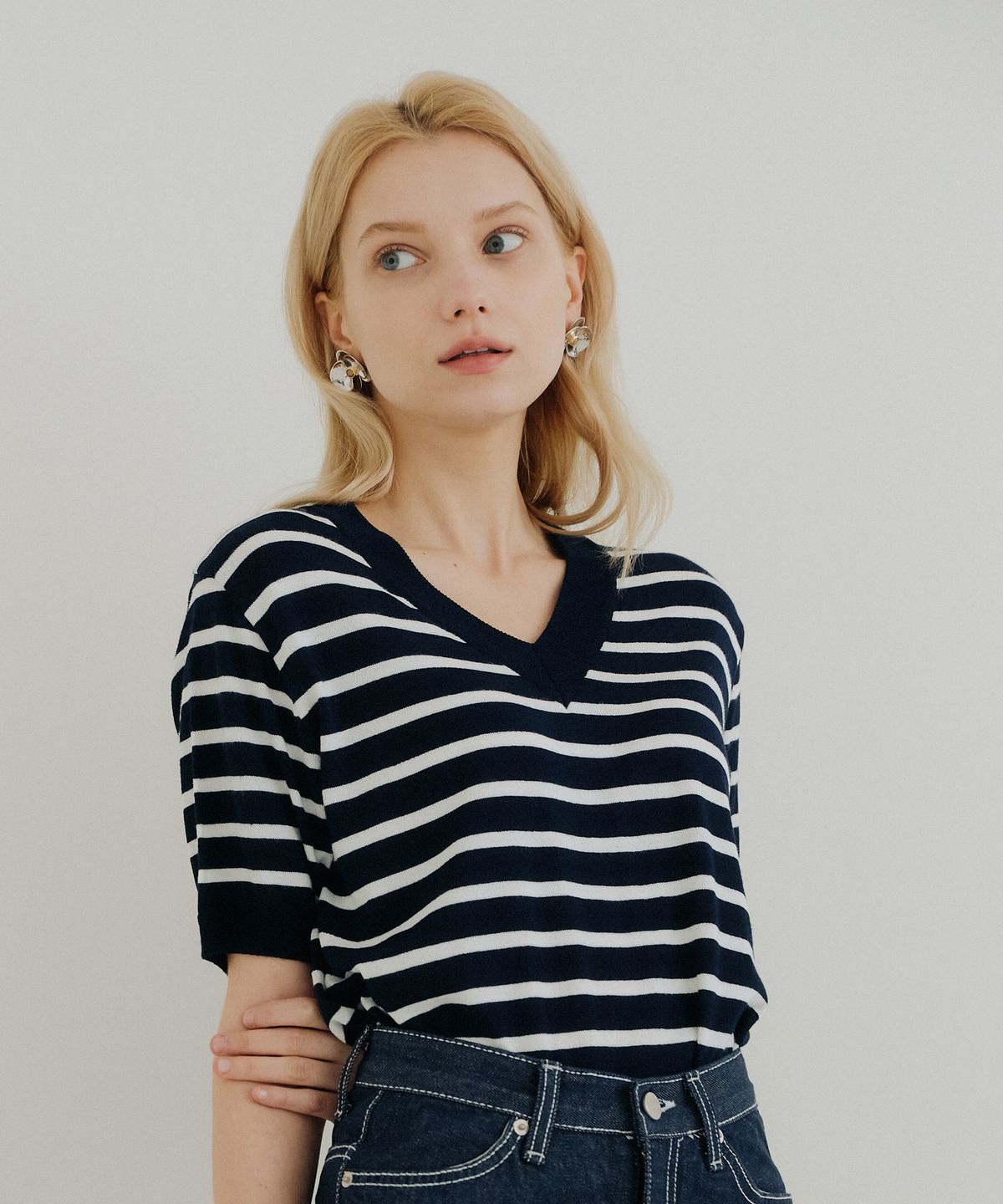 엽페(YUPPE) V STRIPE KNIT_NAVY