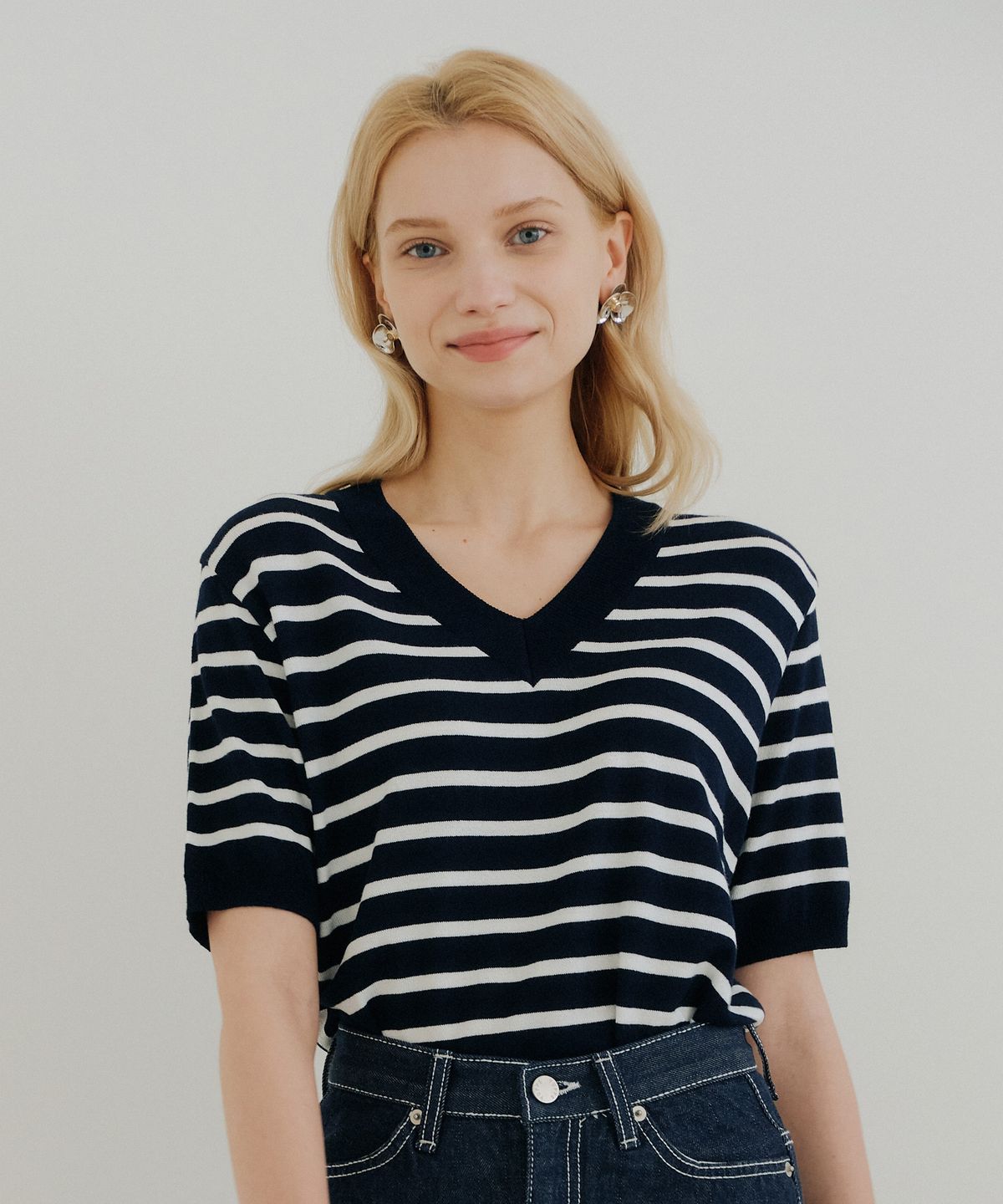 엽페(YUPPE) V STRIPE KNIT_NAVY