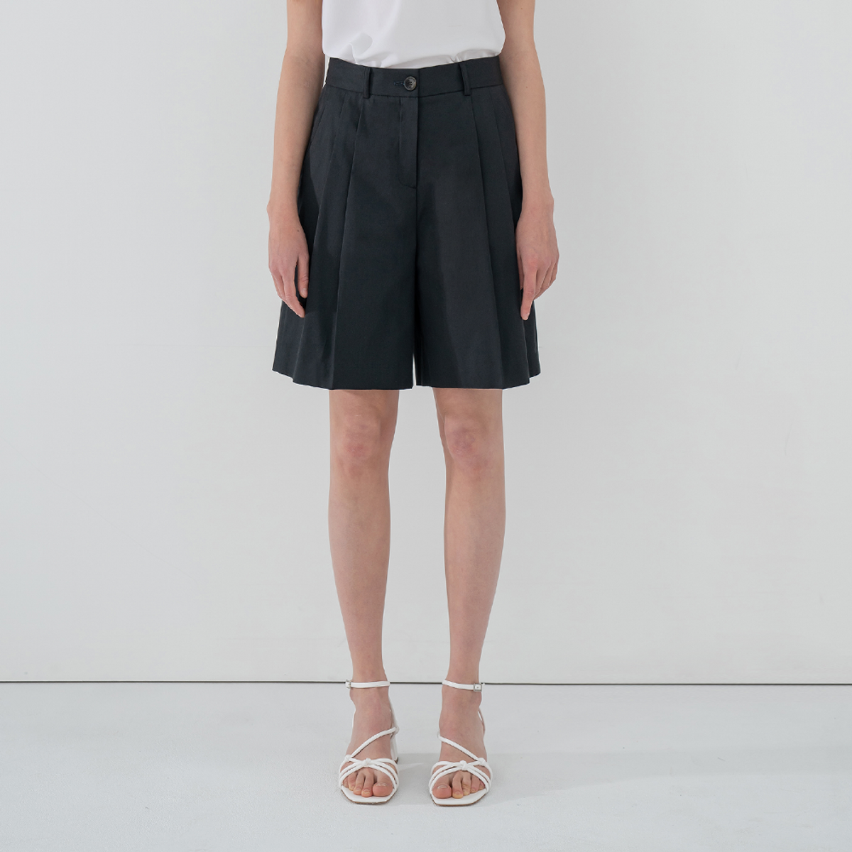 레이디 볼륨(LADY VOLUME) HALF CALM PANTS_BLACK
