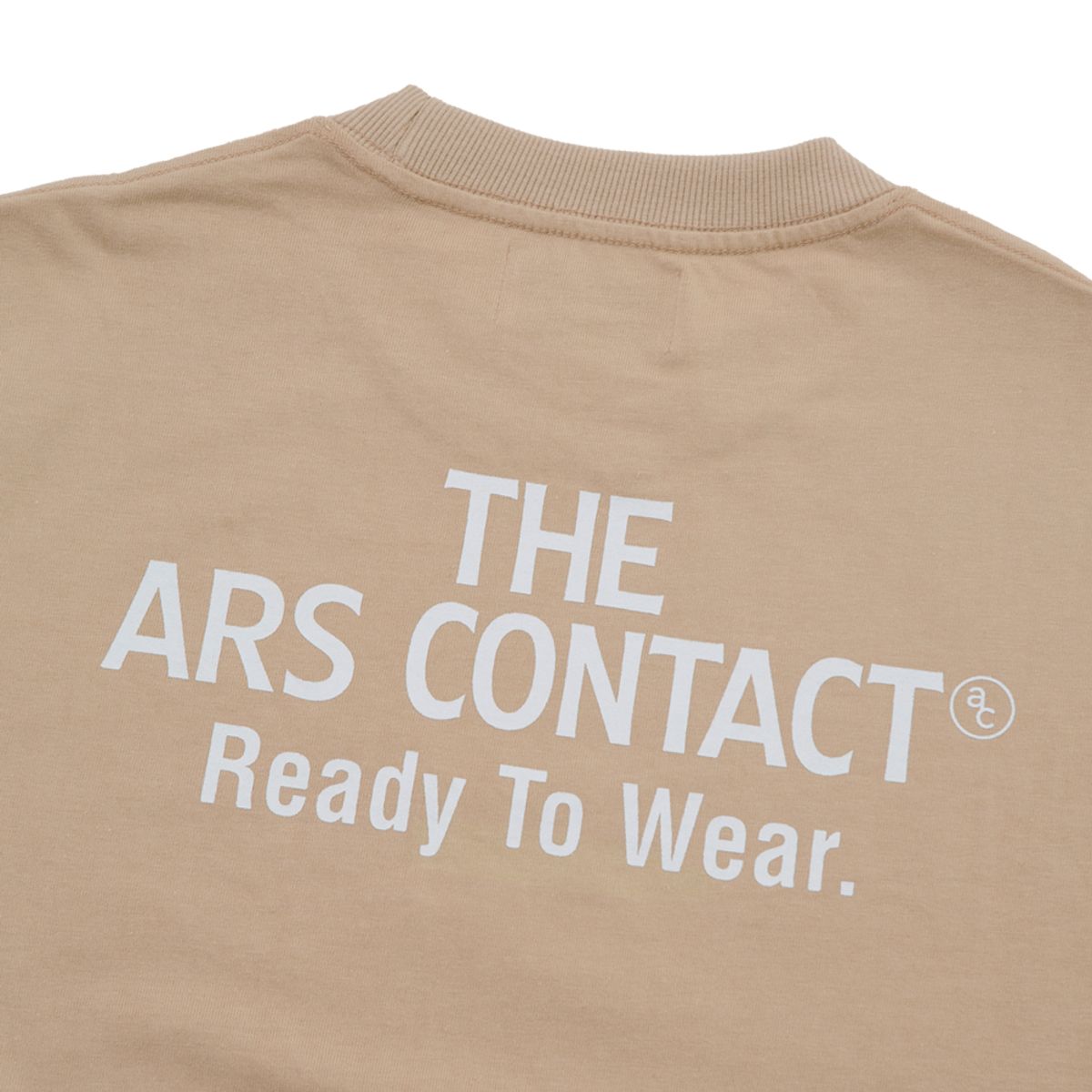 아르스 콘택트(ARSCONTACT) AC SIGNATURE TEE .BEIGE