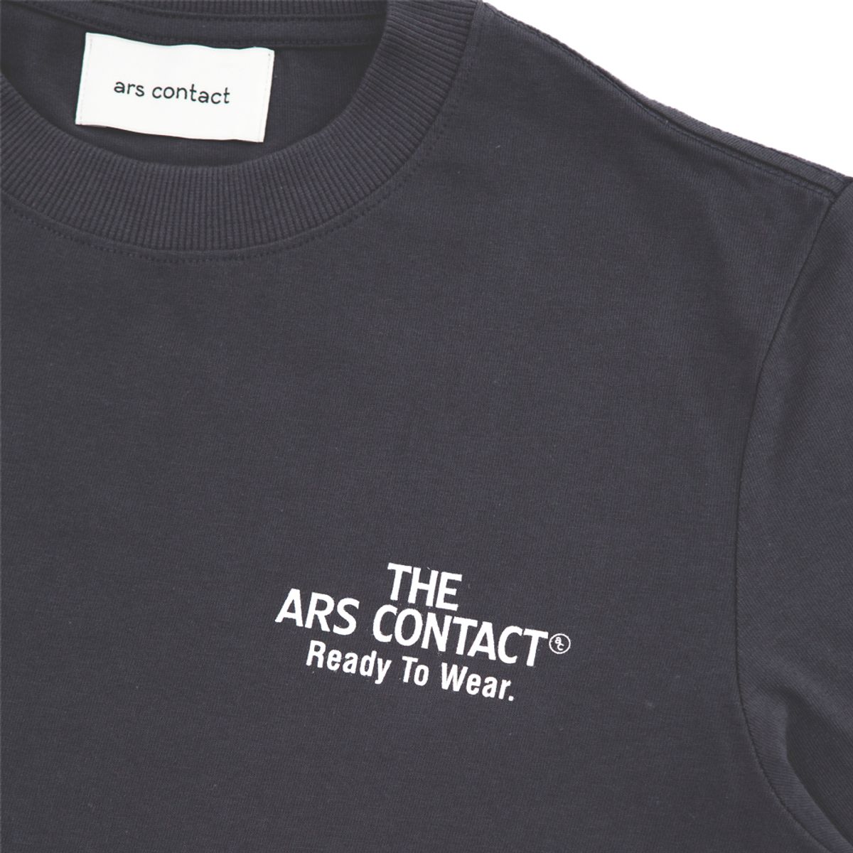 아르스 콘택트(ARSCONTACT) AC SIGNATURE TEE .DARK GRAY
