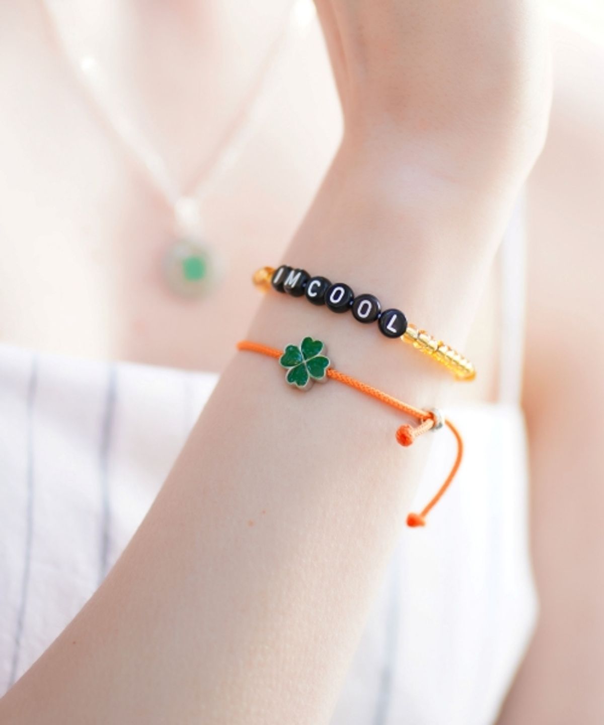 봉보(BONBEAU) Color motive knot Bracelet 데이지 무지개 클로버 매듭 실팔찌