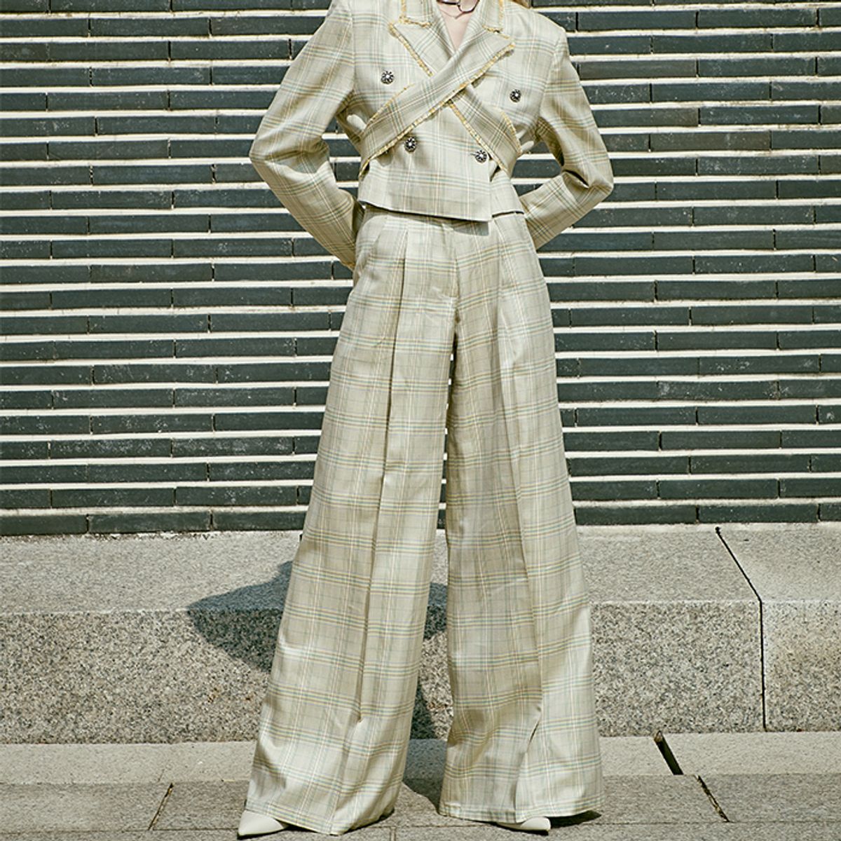 곽현주컬렉션(KWAKHYUNJOO COLLECTION) 세미와이드 부츠컷 슬렉스