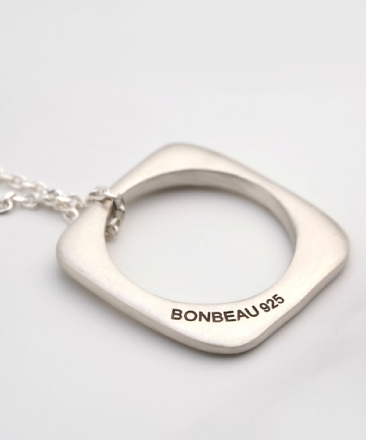 봉보(BONBEAU) Open square for me engrave silver Necklace 오픈 스퀘어 각인 실버 이니셜 목걸이