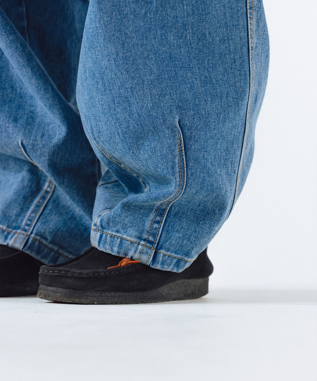 앵글런(ANGLAN) Stone Vintage Denim Balloon Pants - Light Blue