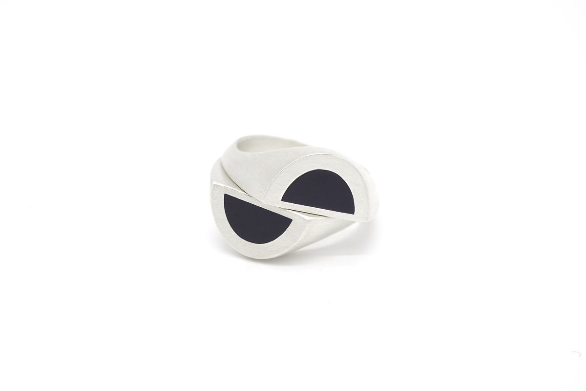 오드콜렛(ODDCOLLET) half signet ring 002 (black)