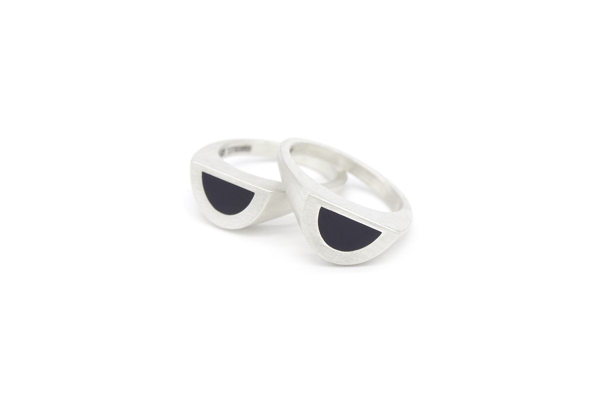 오드콜렛(ODDCOLLET) half signet ring 002 (black)