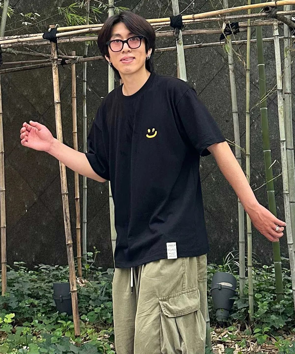 그레이버(GRAVER) [UNISEX]스몰 드로잉스마일 반팔티_블랙