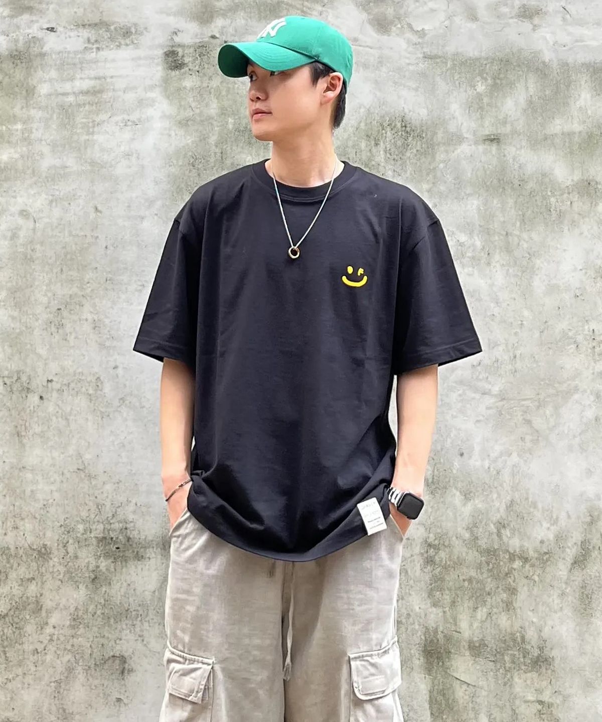 그레이버(GRAVER) [UNISEX]스몰 드로잉스마일 반팔티_블랙