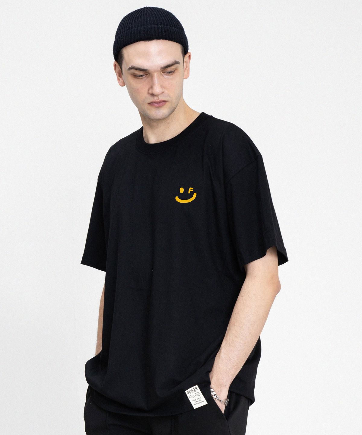 그레이버(GRAVER) [UNISEX]스몰 드로잉스마일 반팔티_블랙