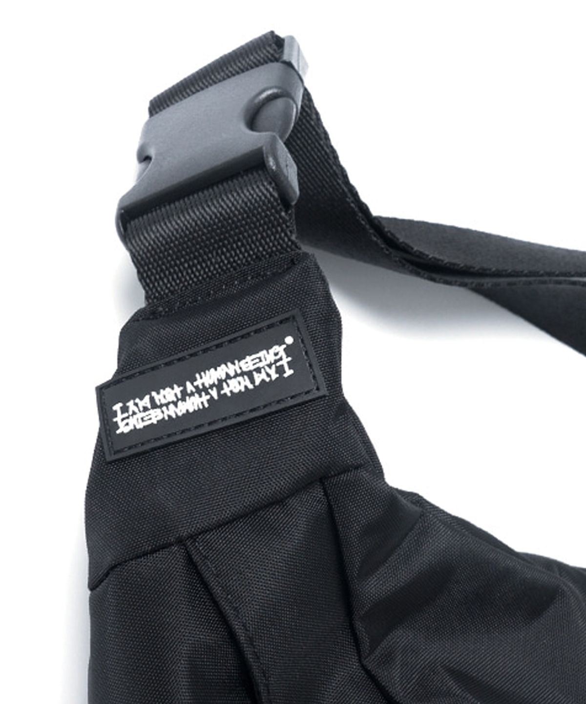 아임낫어휴먼비잉(I AM NOT A HUMAN BEING) EMBROIDERY HIPBAG