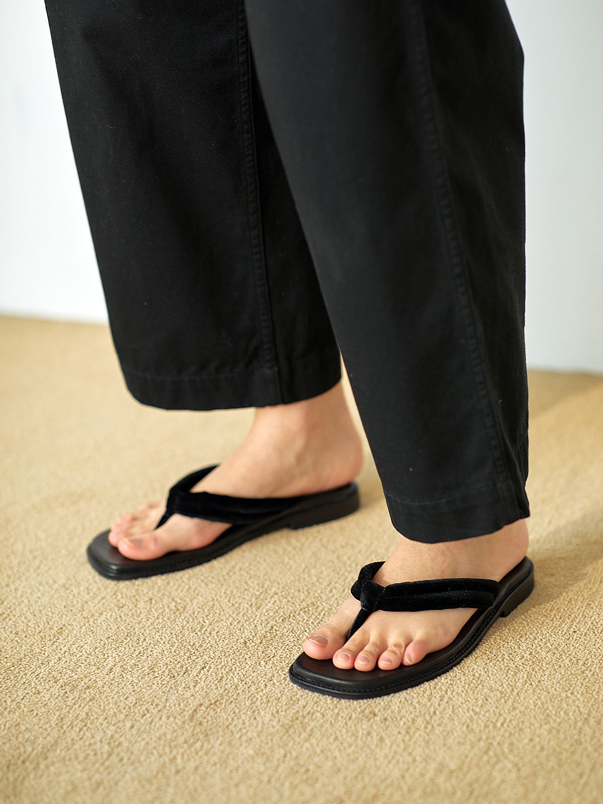 바이언스(BYEUUNS) BLS21004 SMOOD SANDAL BLACK