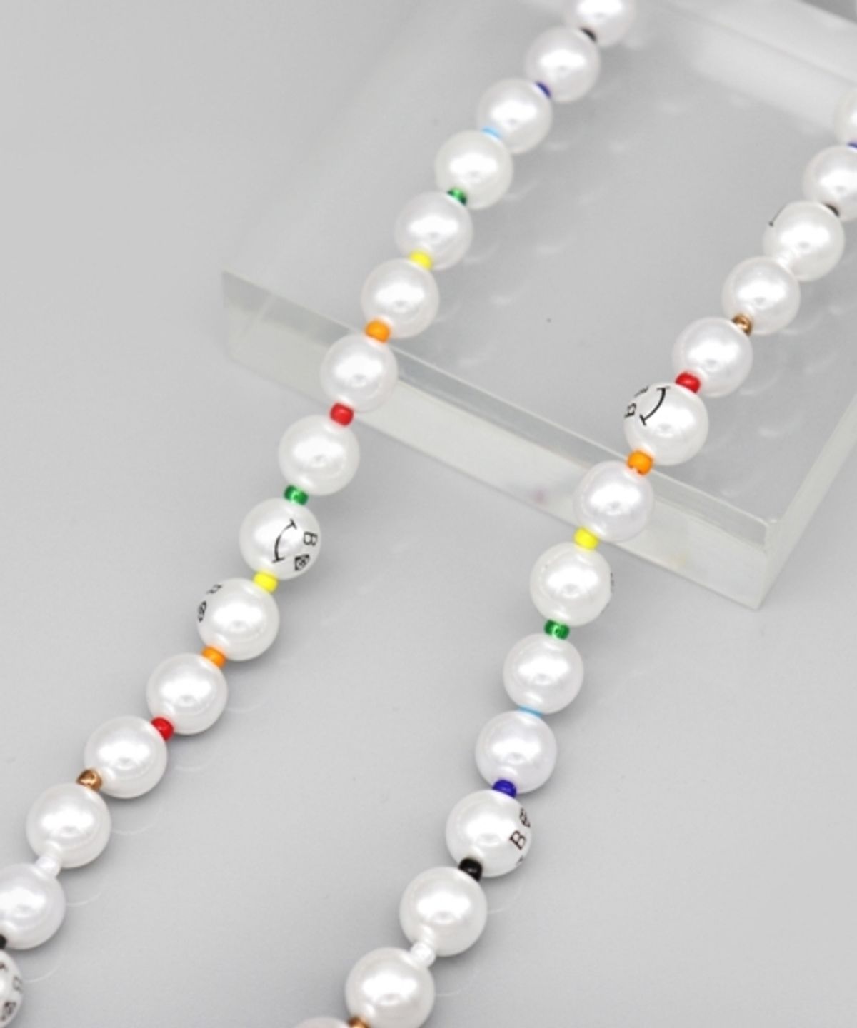 봉보(BONBEAU) Pearl smile color beads band Necklace 스마일 진주 레인보우 컬러 비즈 목걸이