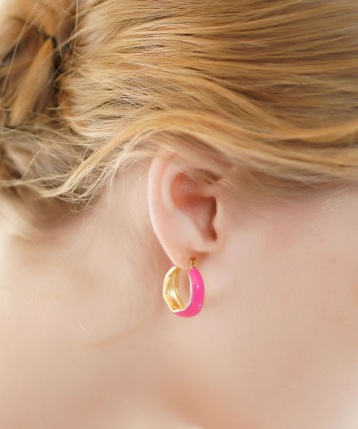 봉보(BONBEAU) Fancy color epoxy hoop Eearings 비비드 네온 컬러 포인트 볼드 후프 귀걸이