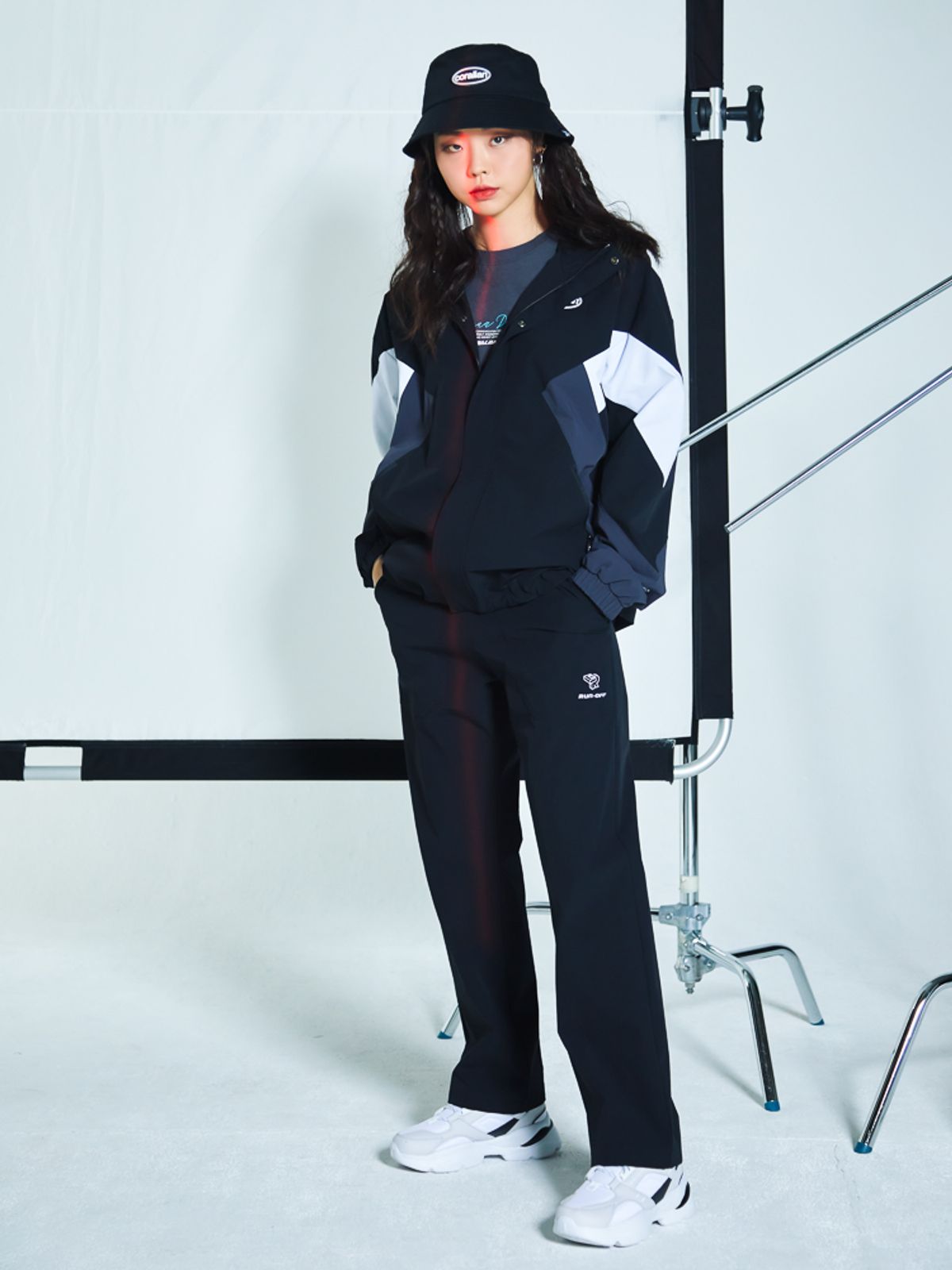 코랄리안(CORALIAN) 런오프 나일론 스트레치 레인저 후드 집업 블랙