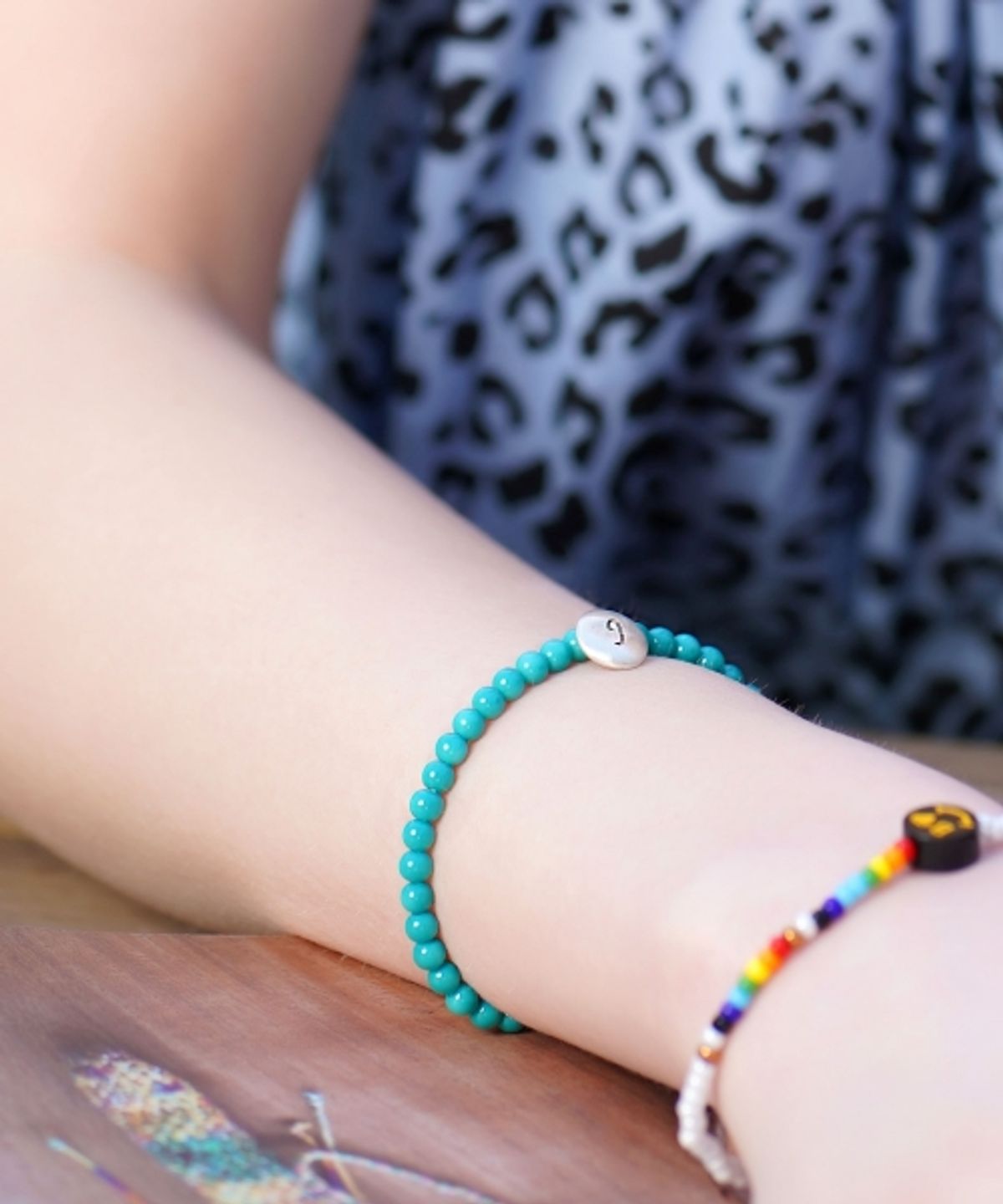 봉보(BONBEAU) Silver initial button charm ball Bracelet 실버 이니셜 각인 버튼 참 볼 팔찌