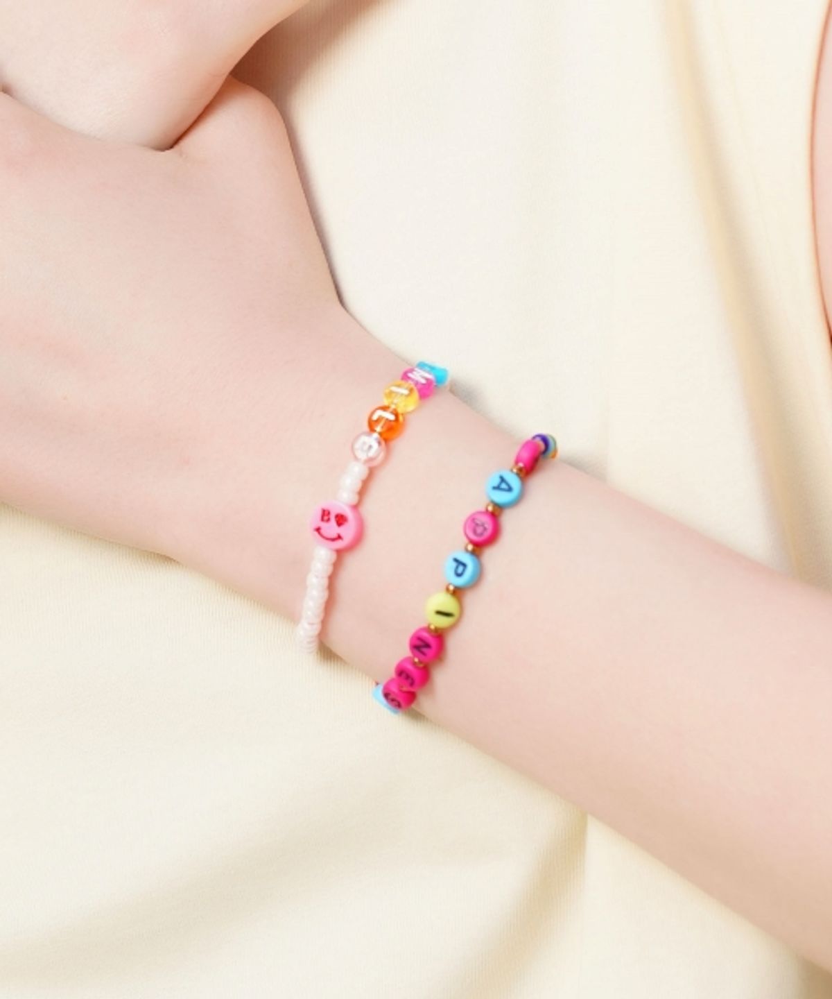 봉보(BONBEAU) Initial smile color beads Bracelet 스마일 참 이니셜 투명 비즈 팔찌 3color