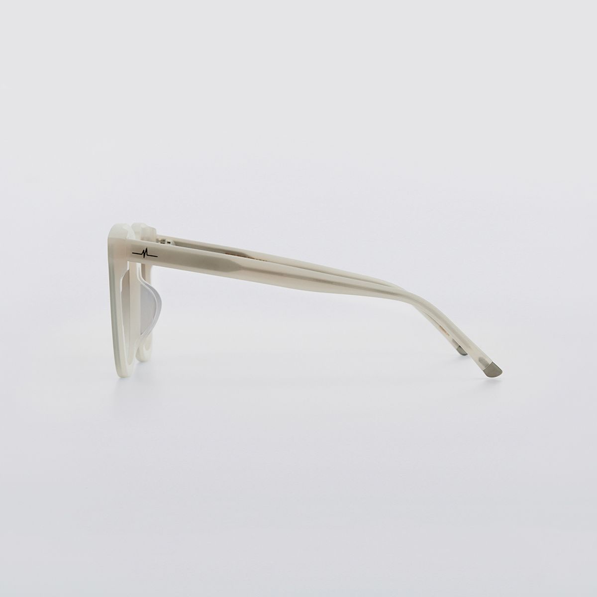 펀더멘탈(FUN THE MENTAL) 쉐이드 아이보리