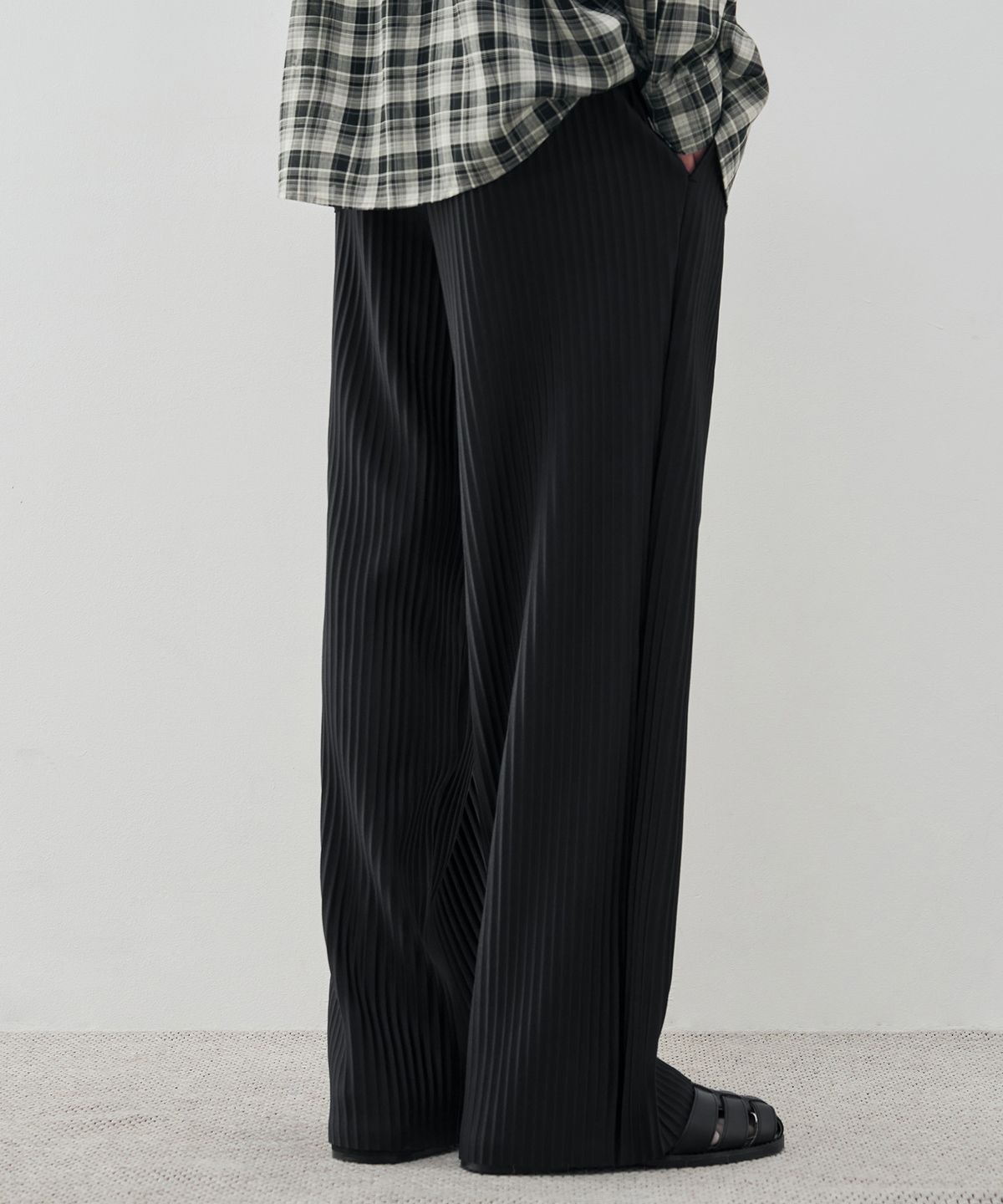 드로우핏(DRAW FIT) 와이드 밴딩 슬릭 플리츠 팬츠 [BLACK]