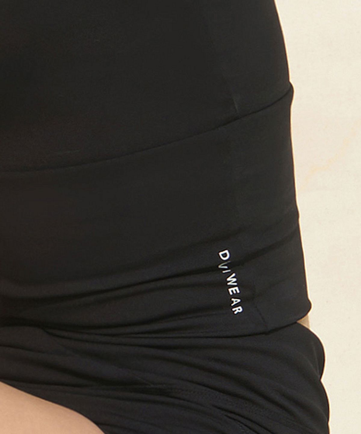 데비웨어(DEVIWEAR) Edge crop sleeveless DEVI-TS0024-블랙