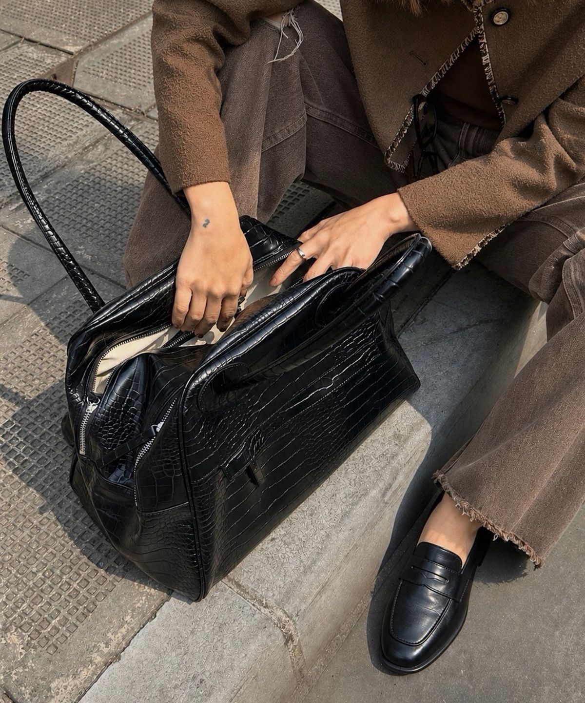 크리스틴프로젝트(CHRISTINE PROJECT) TWO ZIPPER BAG CROC ORIGINAL(BLACK PEPPER)