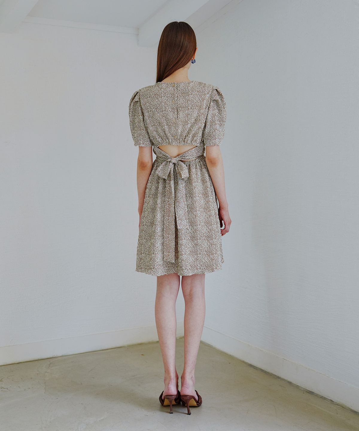 에트몽(ETMON) Cutout Ribbon Mini Dress  Beige