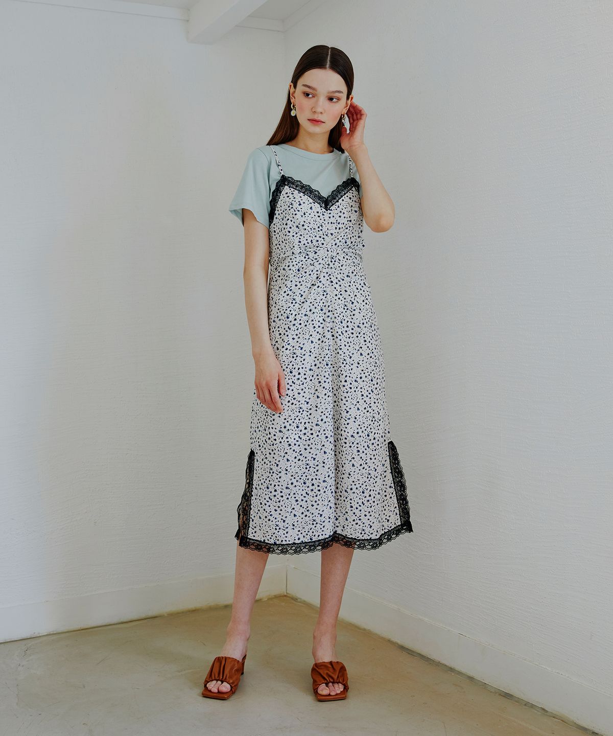 에트몽(ETMON) Slip Drape Lace Dress  White