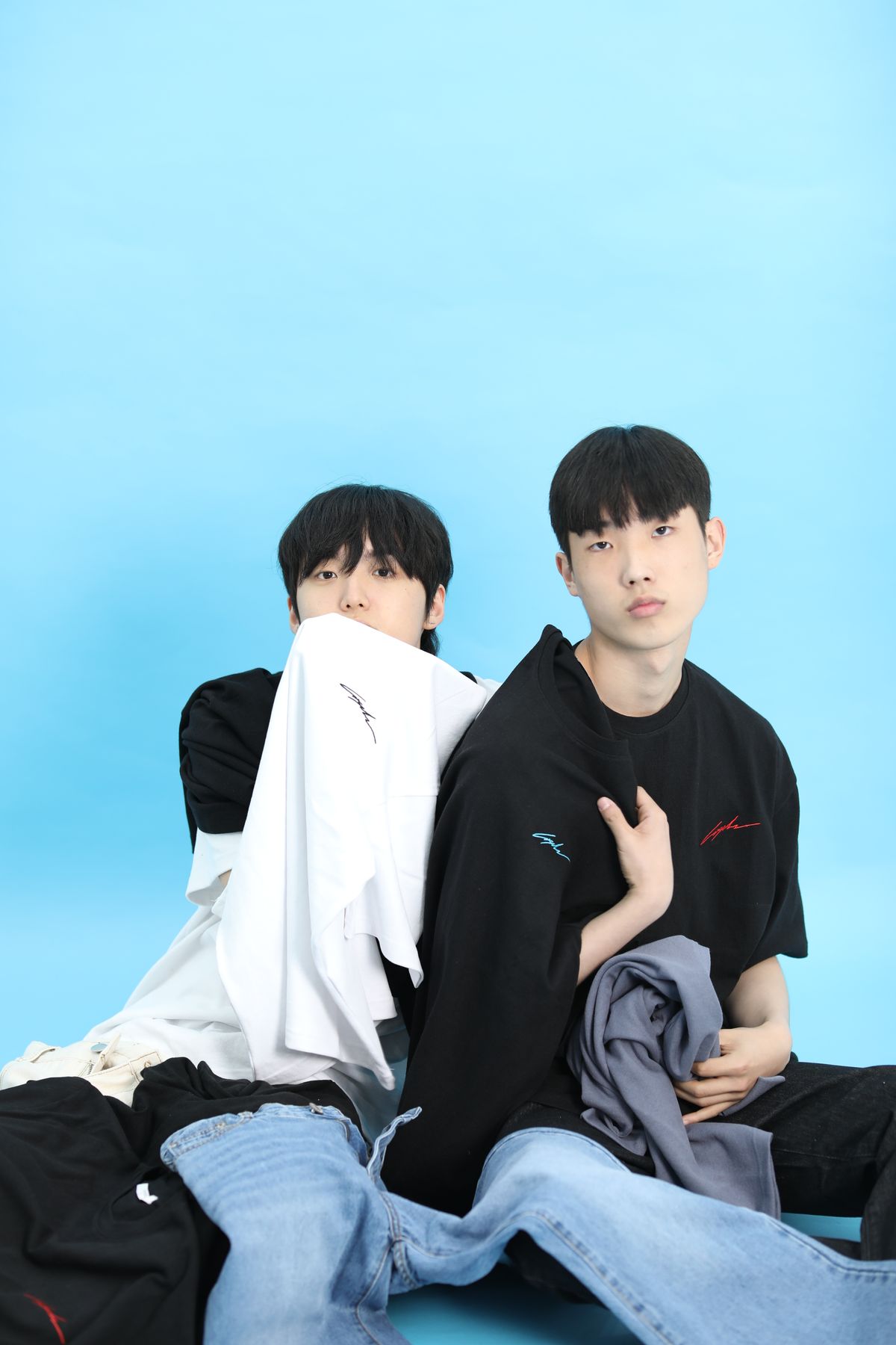 크리스첼로(CRISCELO) (공용) 시그니처 로고  레드 - (블랙 20수 오버핏)