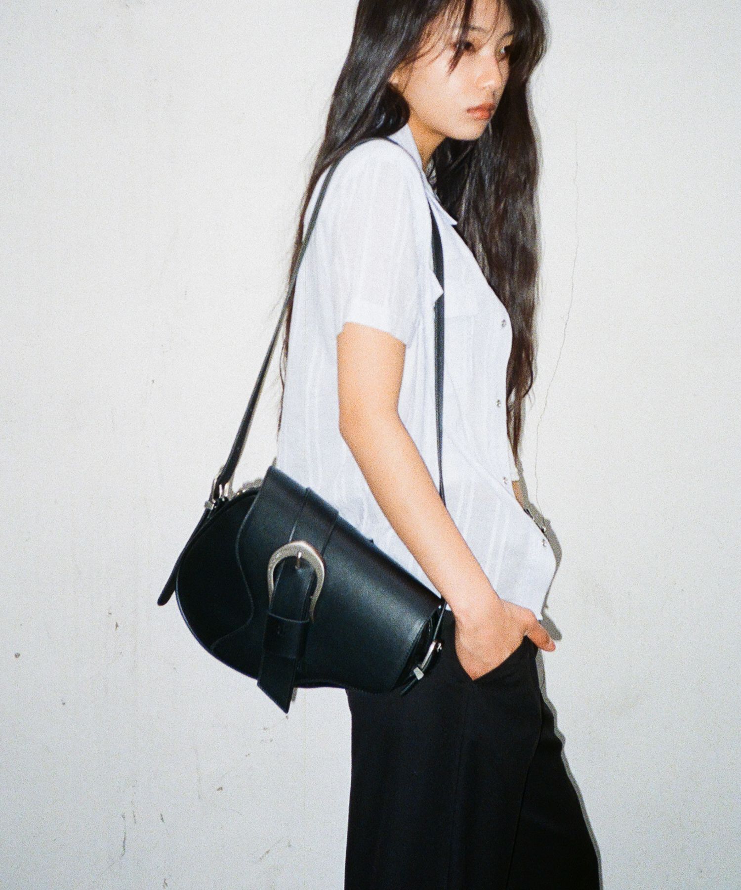 MUSINSA公式 | IUGAMAKARAS H-Buckle Holster Bag