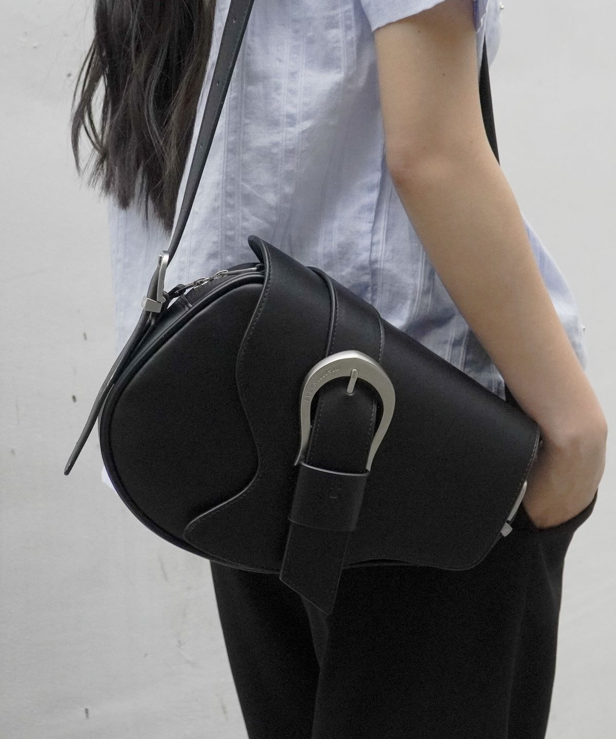 이우가마카라스(IUGAMAKARAS) H-Buckle Holster Bag