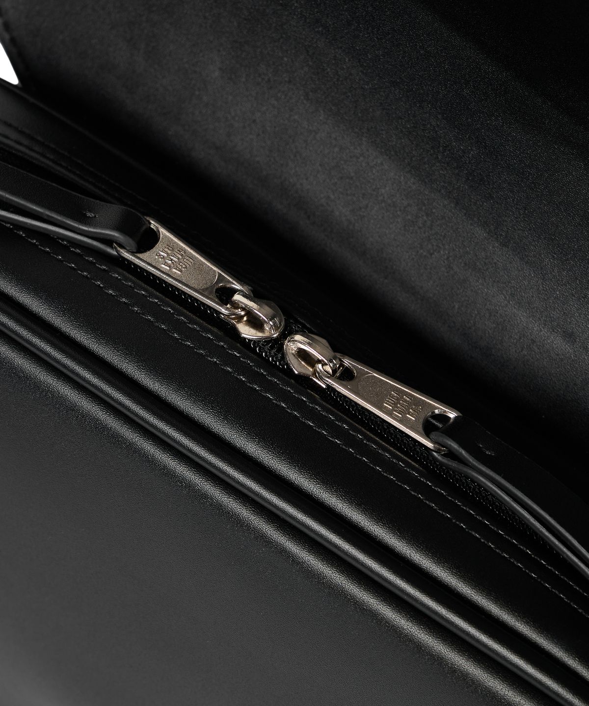 이우가마카라스(IUGAMAKARAS) H-Buckle Holster Bag