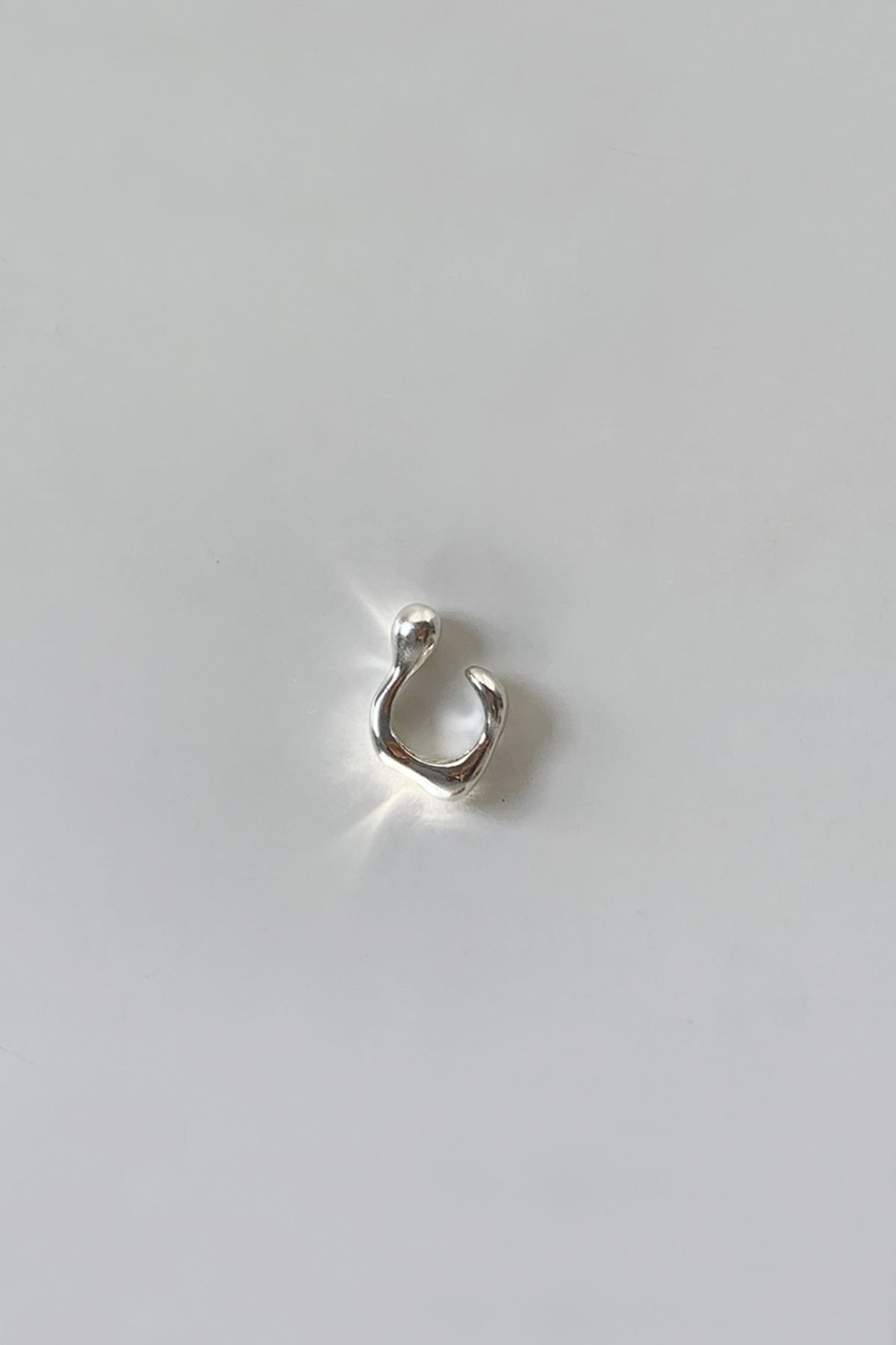 마르스봄(MARSBOM) pebble earcuff silver