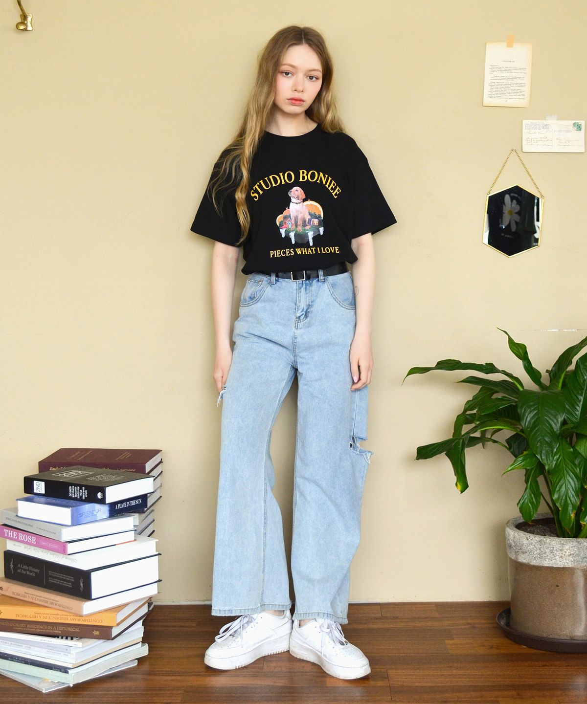 보늬(BONIEE) 레트로 리트리버 콜라주 루즈 티셔츠 블랙