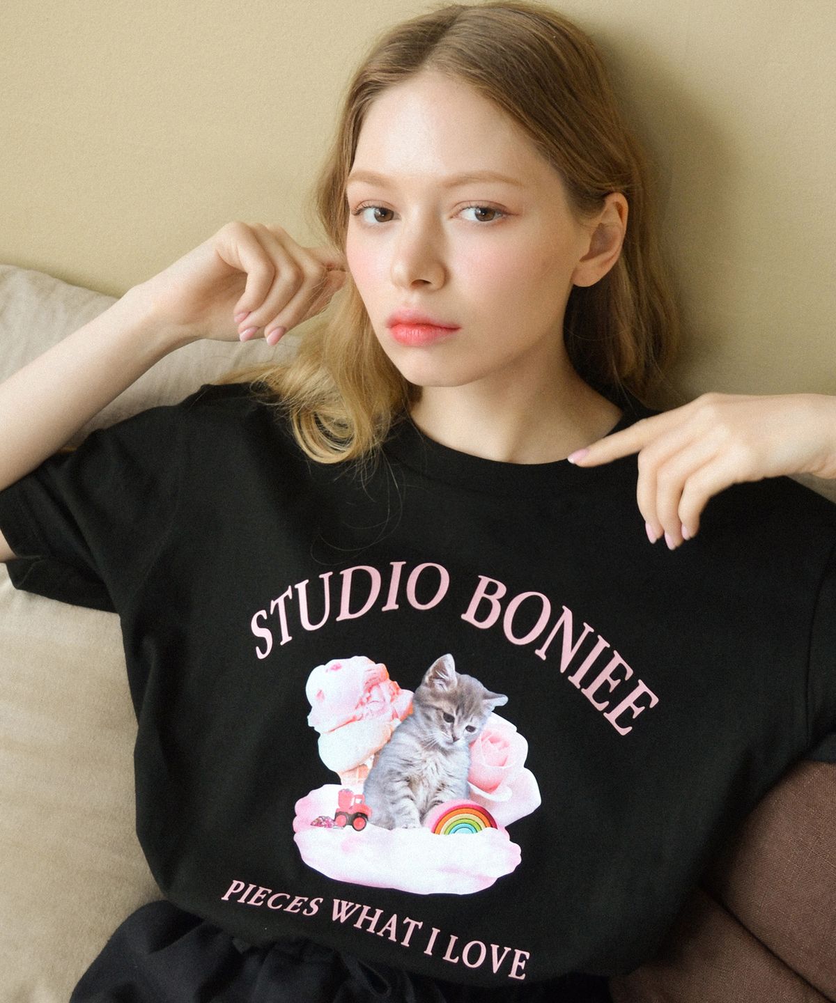 보늬(BONIEE) 레트로 키튼 콜라주(Cat Kitten collage) 루즈 티셔츠 블랙