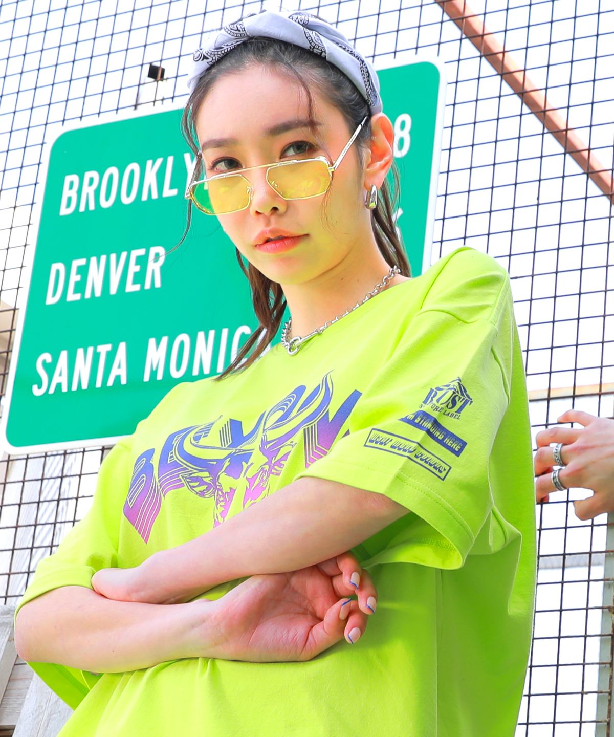 바우스트(BAUST) 버팔로 시그니처 그라데이션 나염 반팔티[LIME]