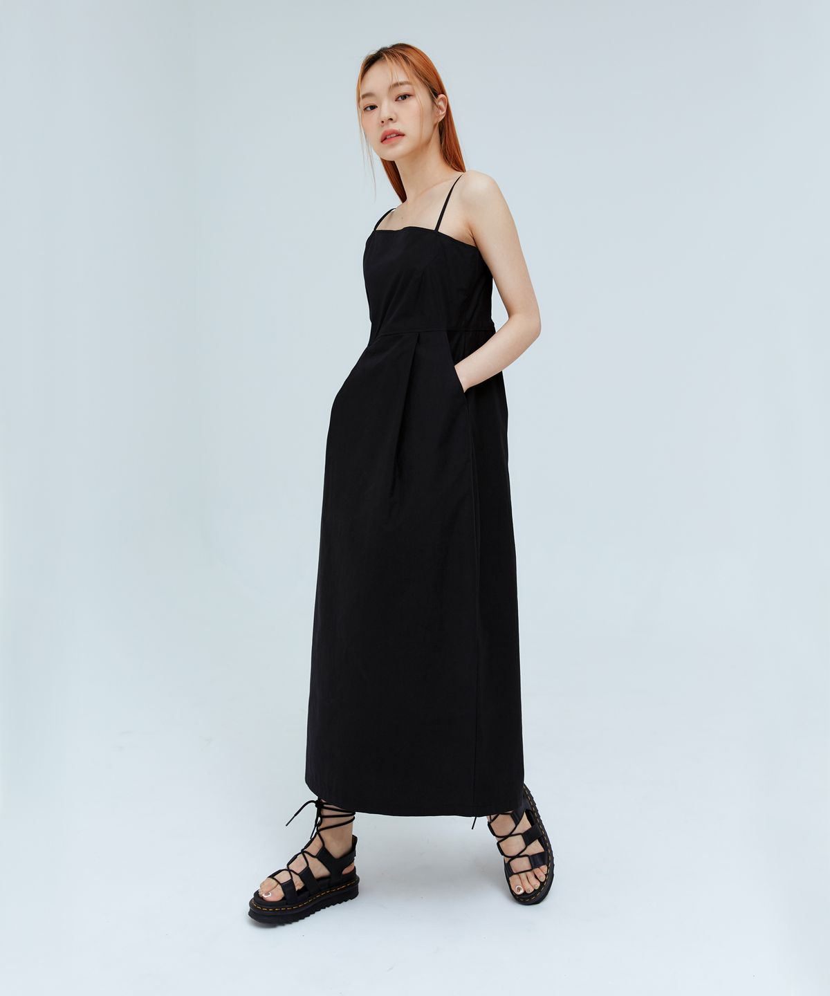 리지(LEEJEE) 베이직 프론트언발 원피스 블랙