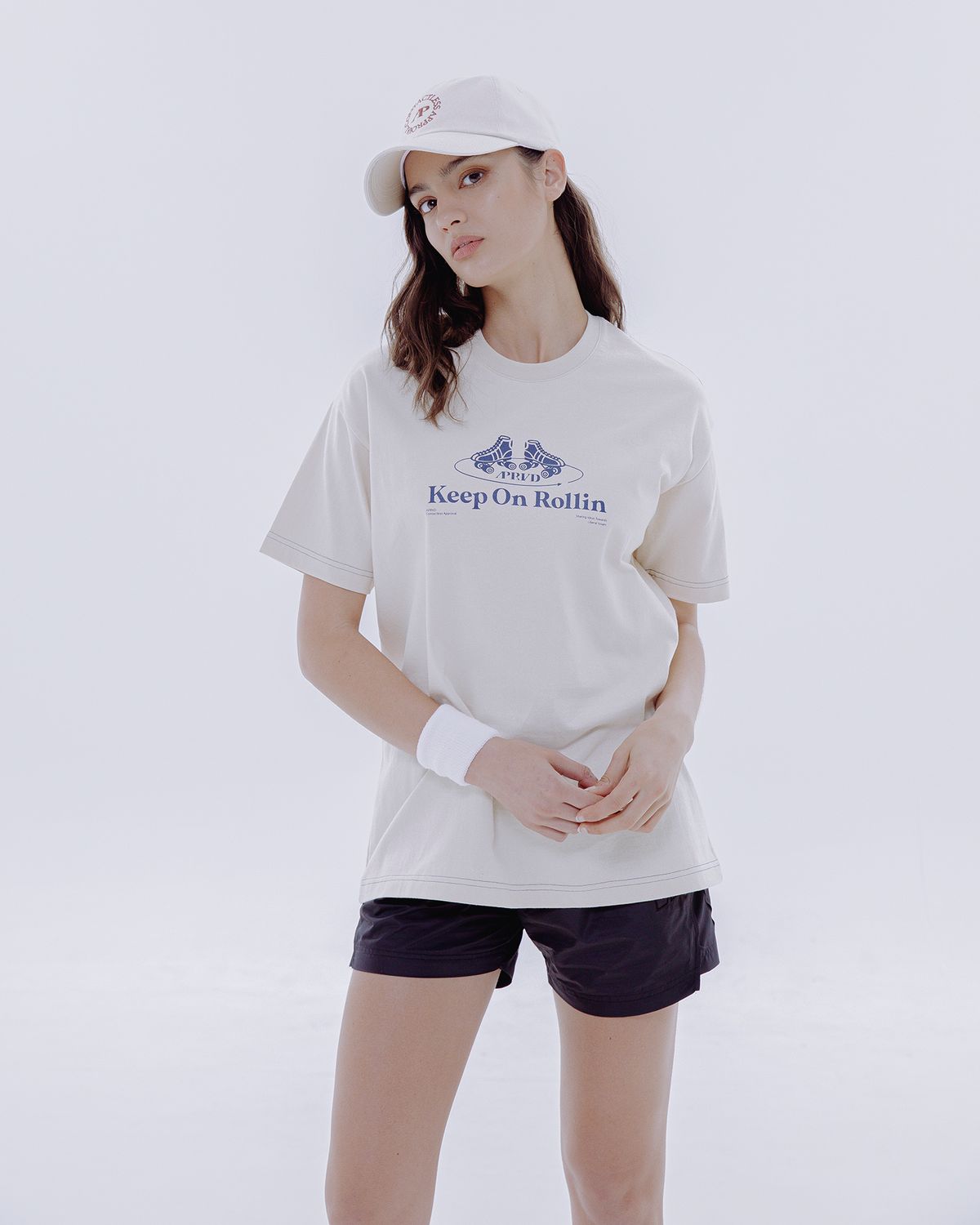 어프로브드(APRVD) 롤린 그래픽 티셔츠 크림