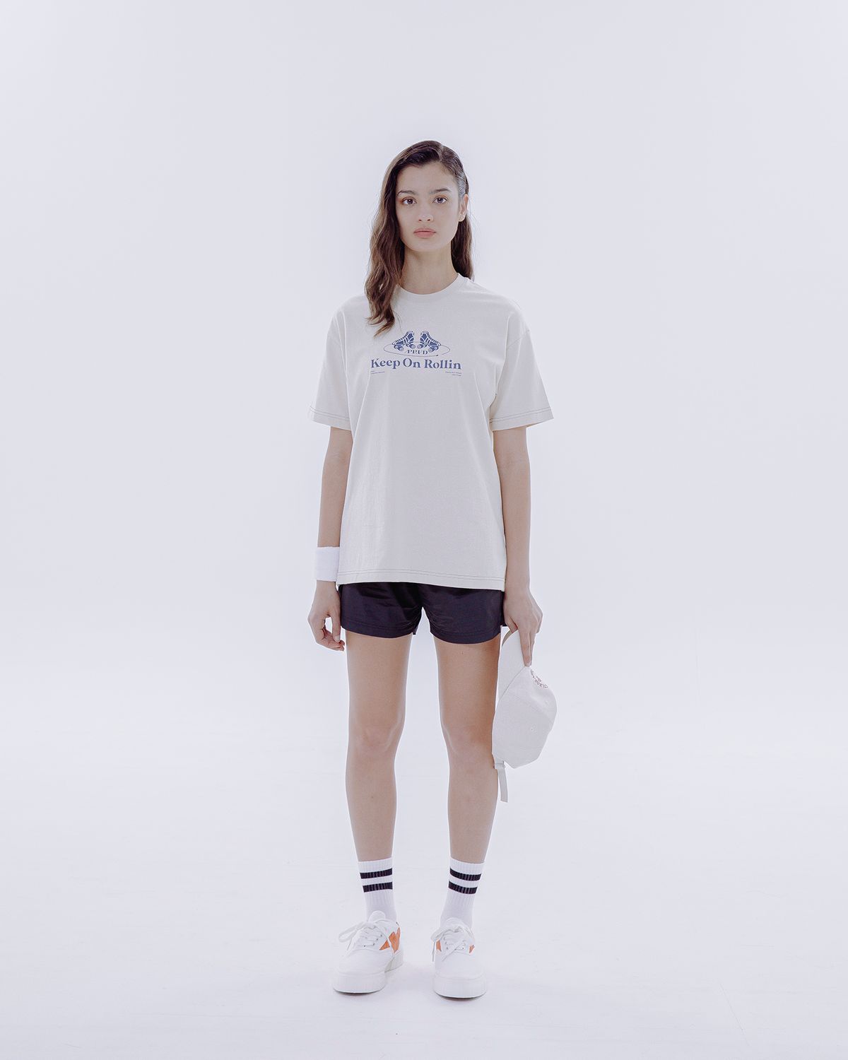어프로브드(APRVD) 롤린 그래픽 티셔츠 크림