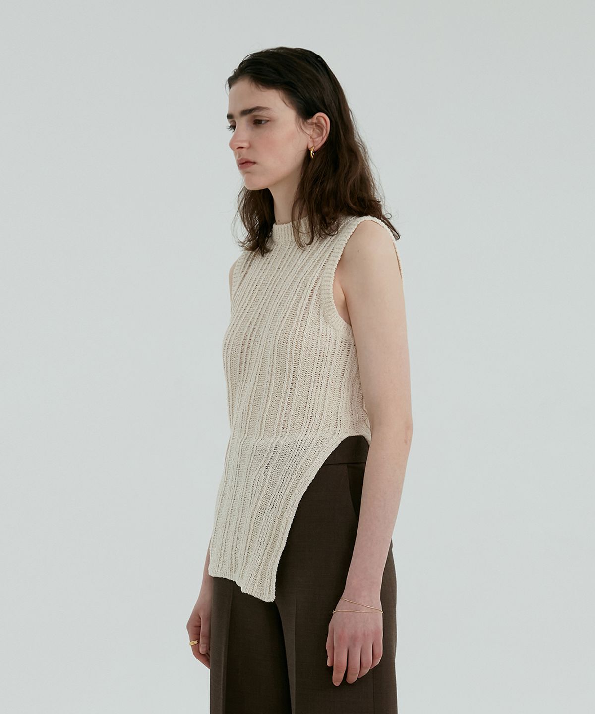렘플레이스먼트(REMPLACEMENT) ASYMMETRIC SLEEVELESS - IVORY