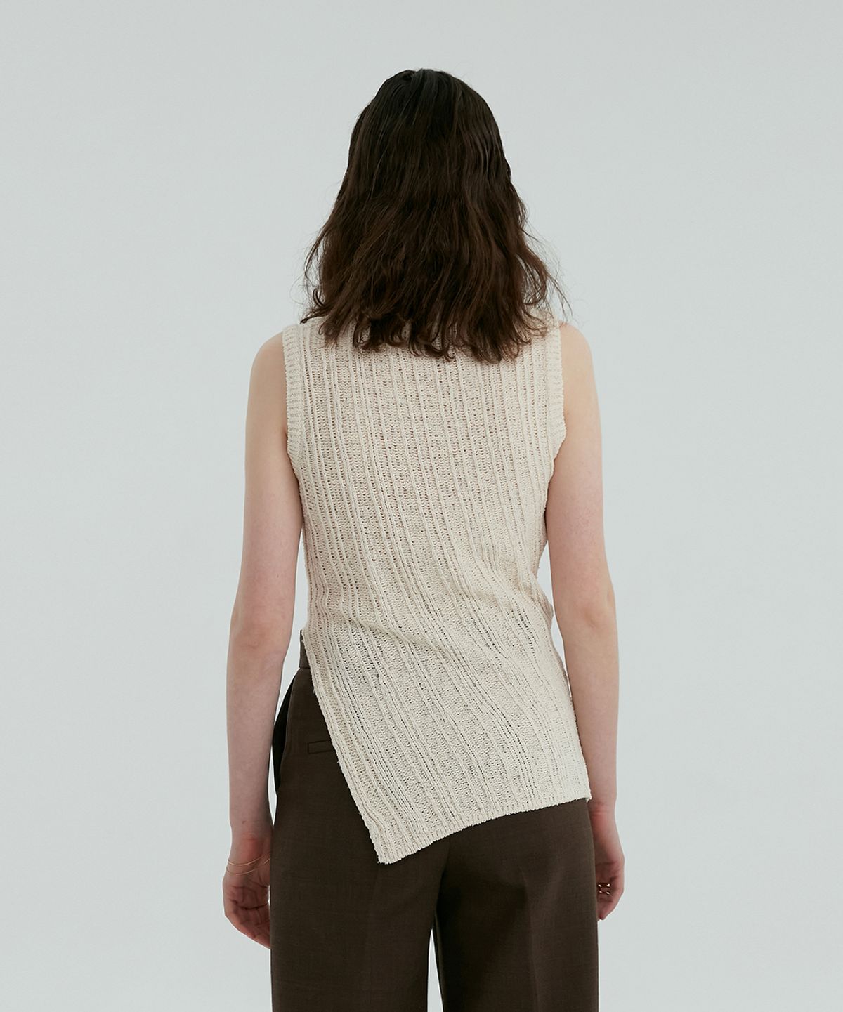 렘플레이스먼트(REMPLACEMENT) ASYMMETRIC SLEEVELESS - IVORY