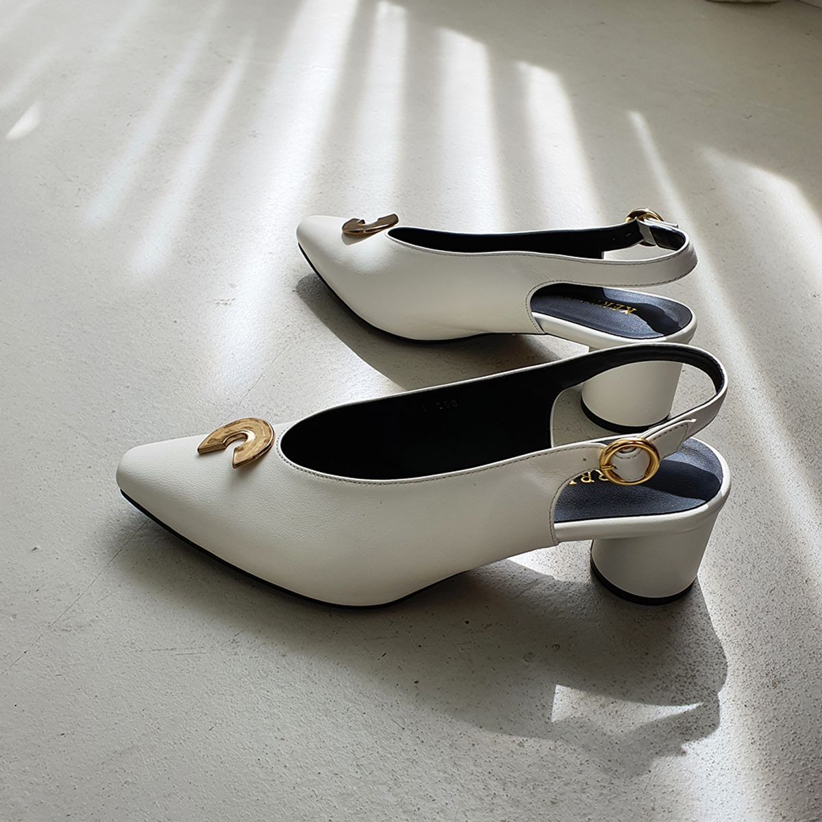 케리제이드(KERRIJADE) HalfMoon Slingback_CreamWhite