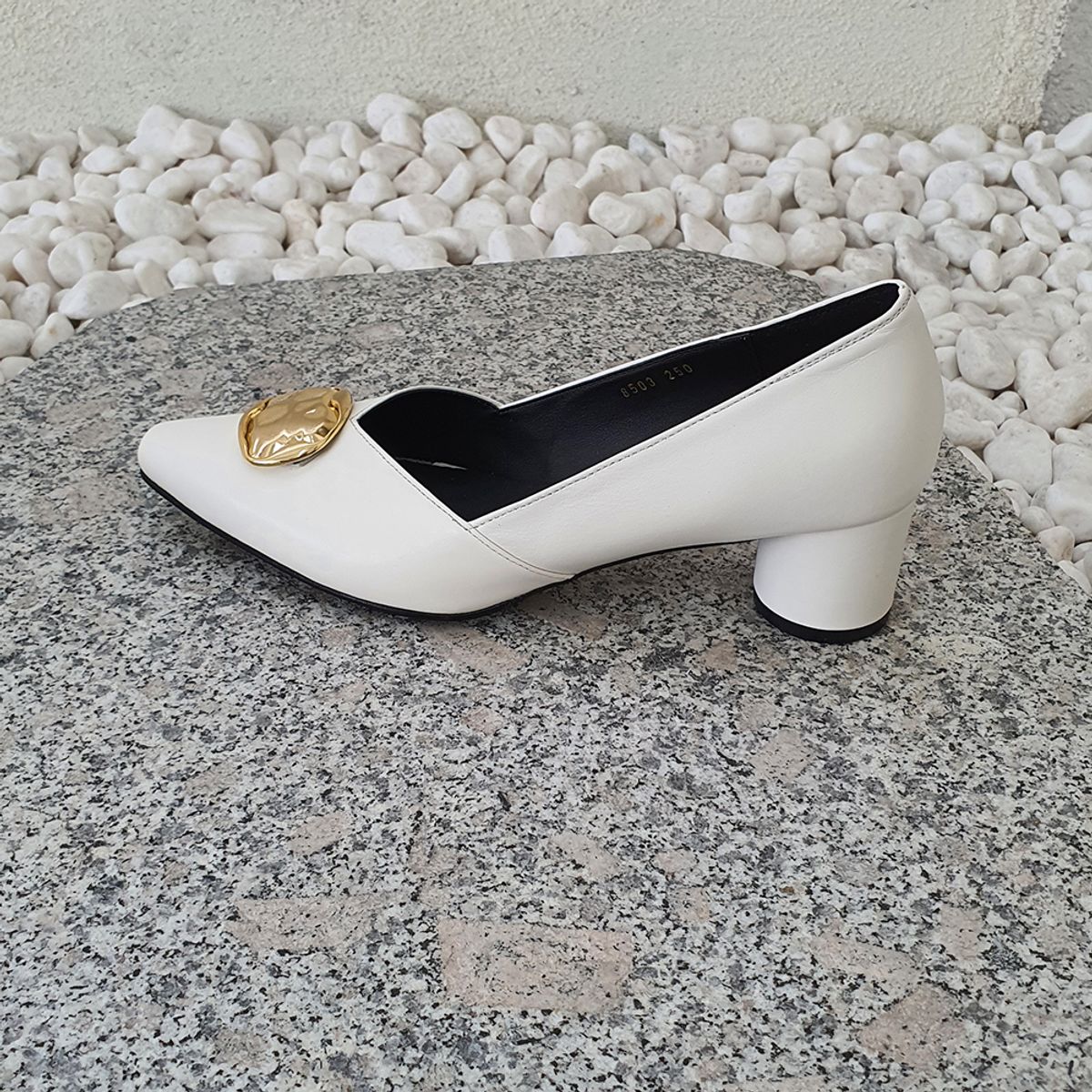 케리제이드(KERRIJADE) V-cut Line Pumps_CreamWhite